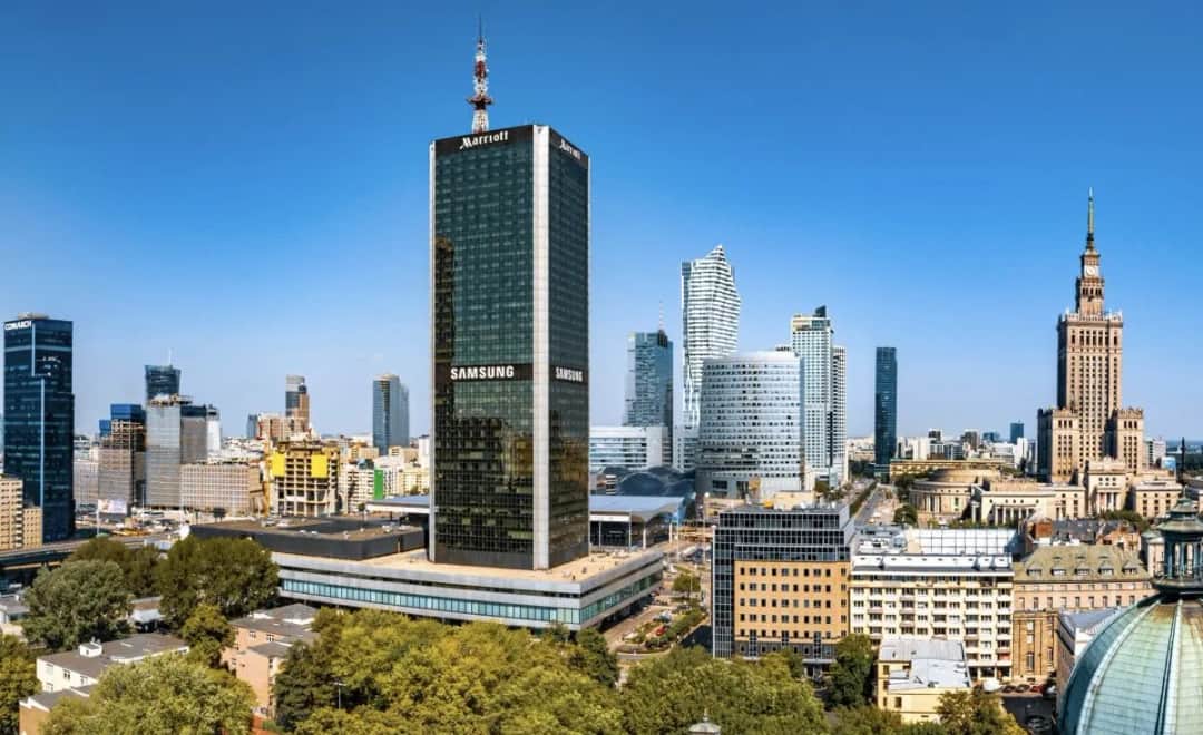 Hotel Marriott w Warszawie: Kiedy powstał i jak zmieniał się przez lata
