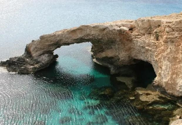 Kiedy jechać na Cypr, aby uniknąć tłumów i cieszyć się słońcem?